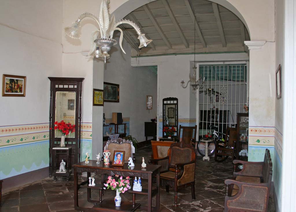 Showing the way through to the kitchen and patio.