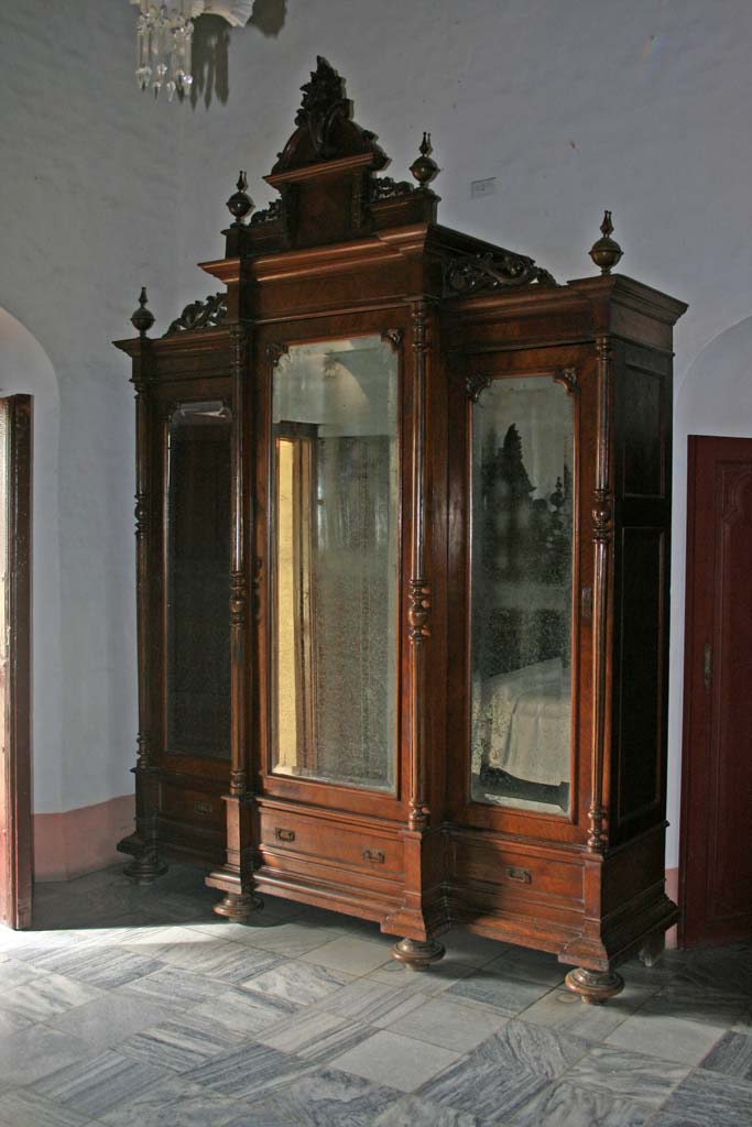 Massive mirrored wardrobe.