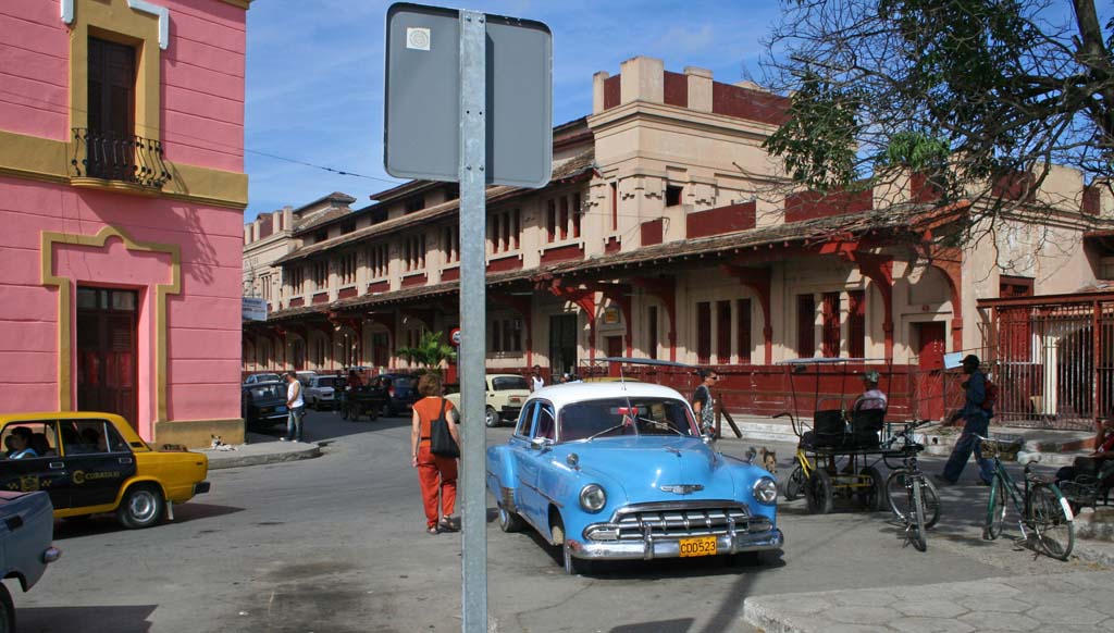 A Yank Tank near the station in Camagüey.