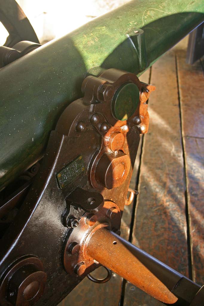 The well-oiled mounting.