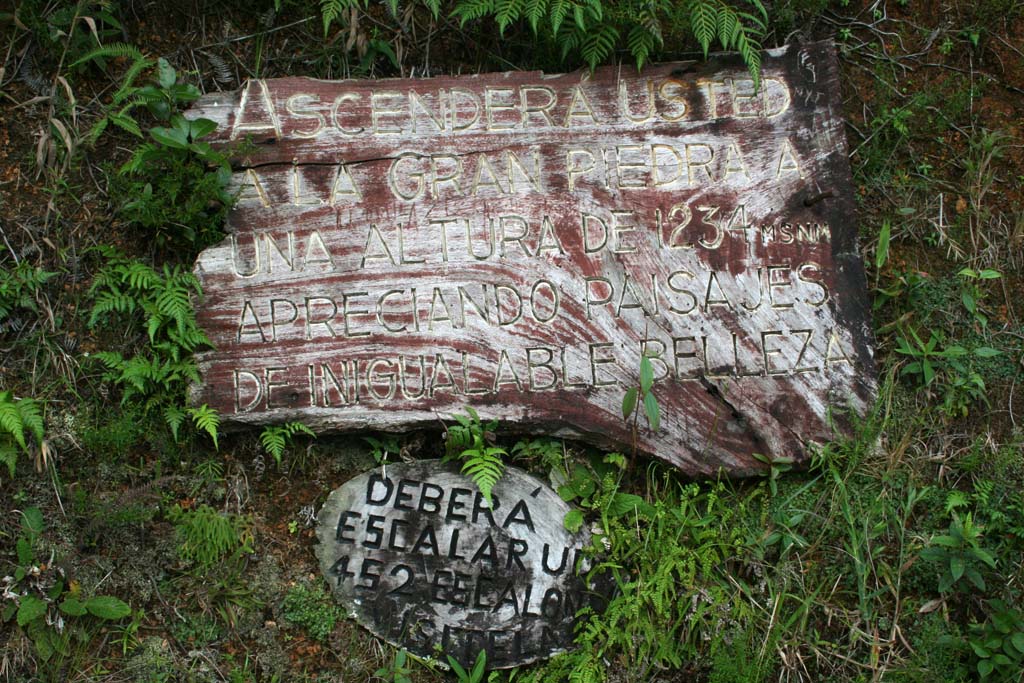 Sign showing the height of the rock and that there are 452 steps to climb.