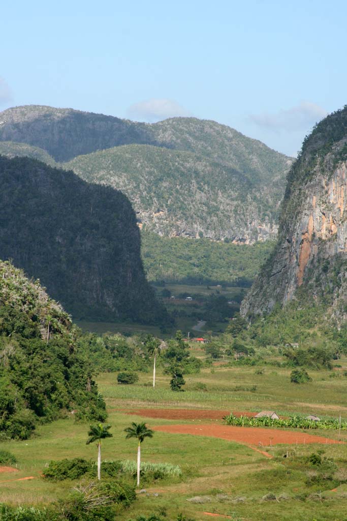 The road running between the <em>mogotes</em> known as the <em>Dos Hermanas</em> (two sisters) in the Viñales valley.