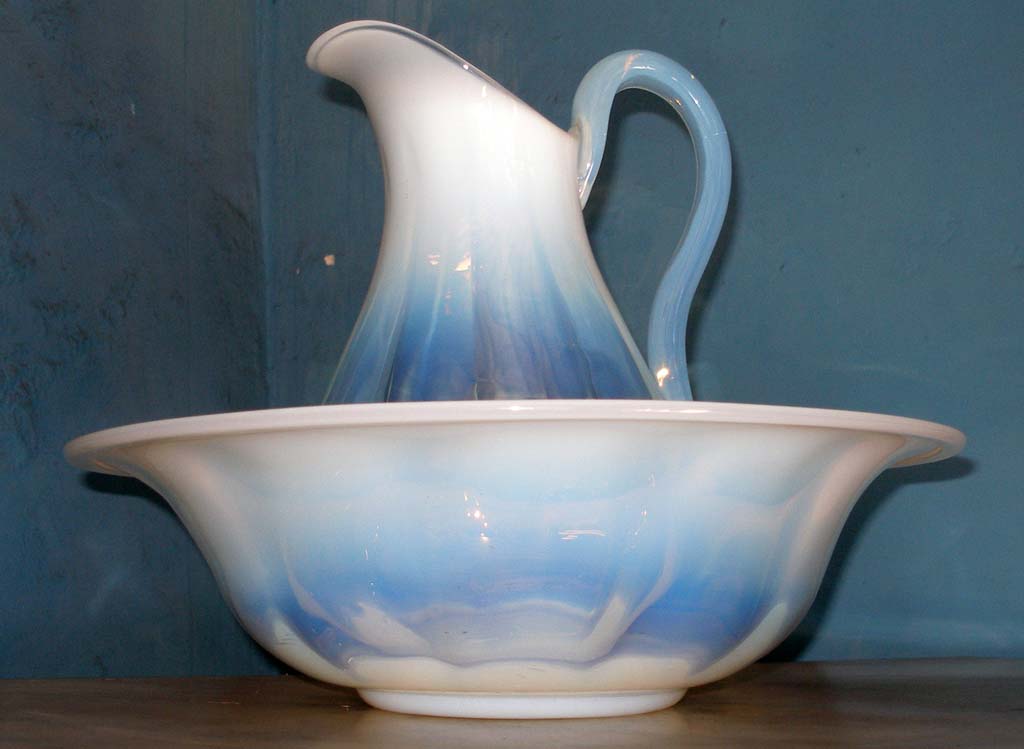 Jug and bowl for washing.