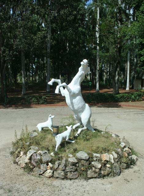 The sculpture at the entrance to <em>El Oasis</em>.