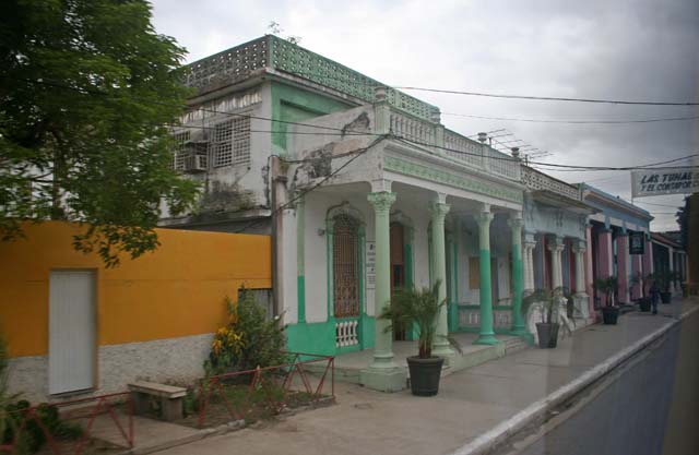 Entering the city of Las Tunas.