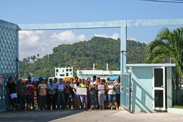 The crowd waiting to meet the bus at Baracoa.