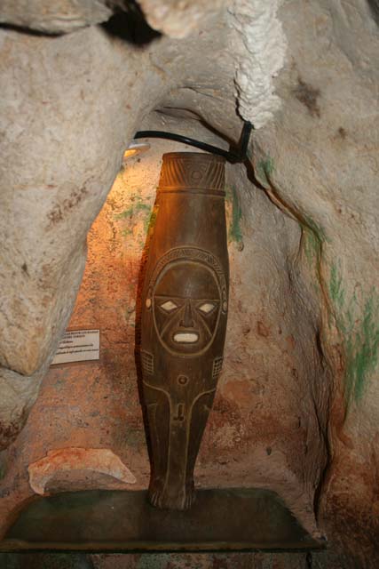 A ritual object in one of the natural alcoves of the <em>Museo Arqueológico.</em>