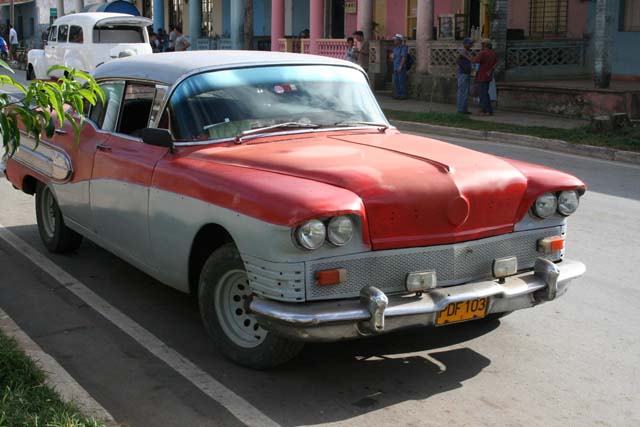 A Yank tank with replacement radiator grille and generic indicator lamps in Viñales.