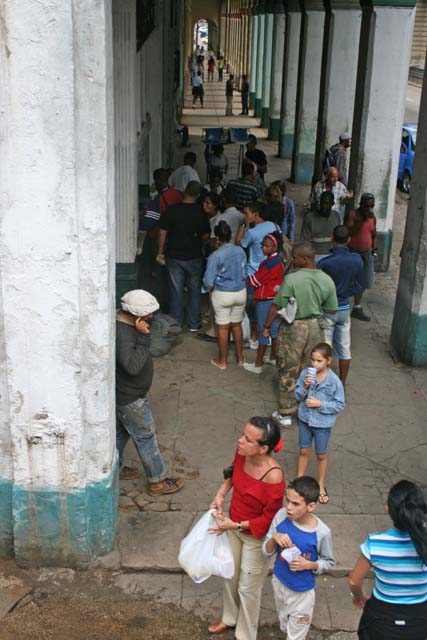 A busy colonnade near Hotel Inglaterra.