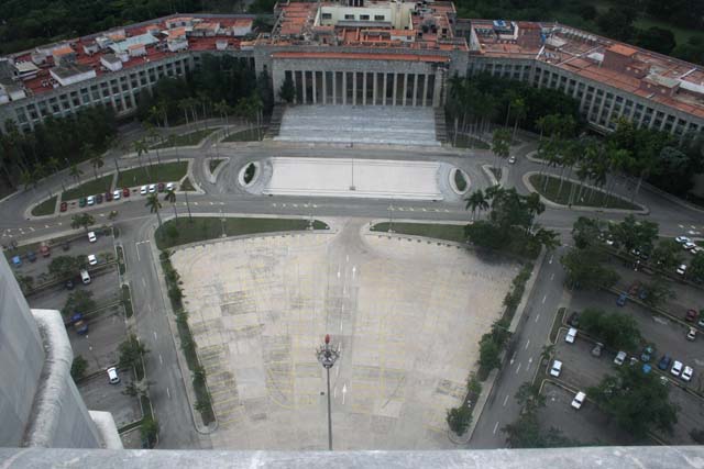 Behind the memorial, the Central Committee of the Communist Party of Cuba.