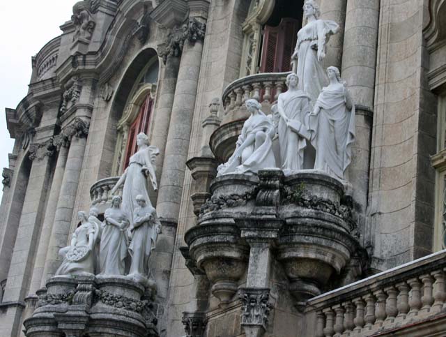 More sculpture on the main façade of the <em>Gran Teatro</em>.