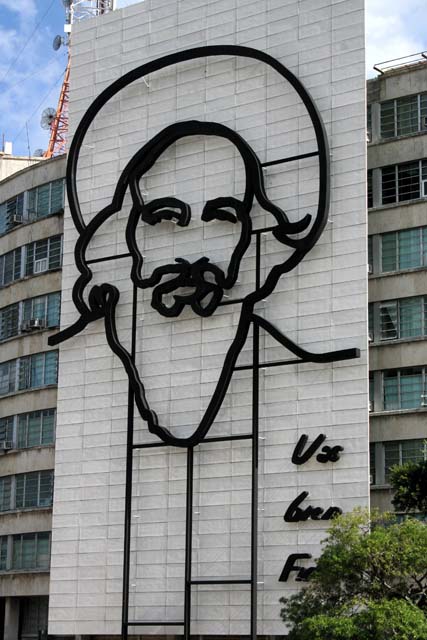 The same Fidel, closer.