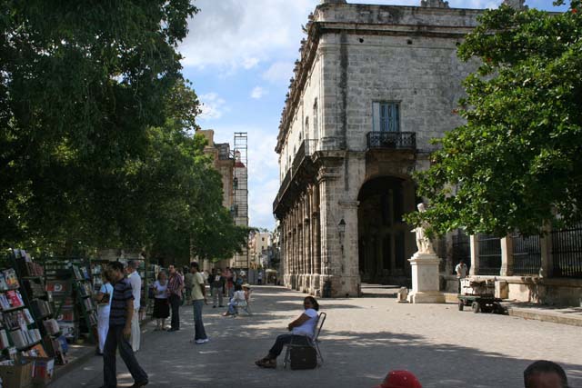The front arcade of the <em>Museo de la Ciudad</em> in Habana Vieja, showing the booksellers in the Plaza de Armas.