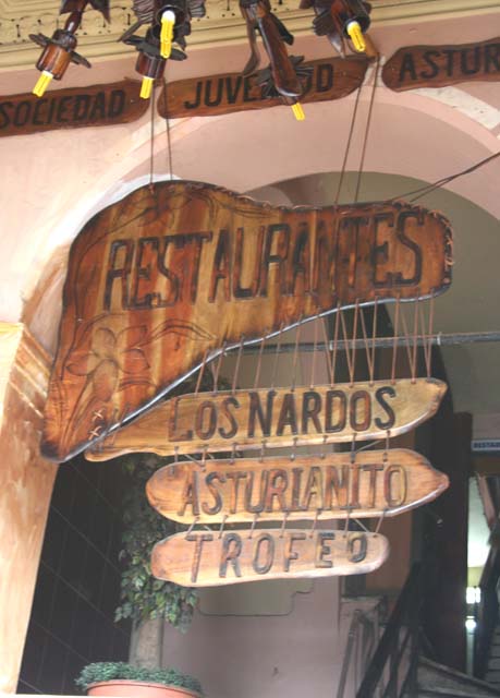 Great atmosphere at <em>Los Nardos</em> restaurant, opposite <em>El Capitolio.</em>