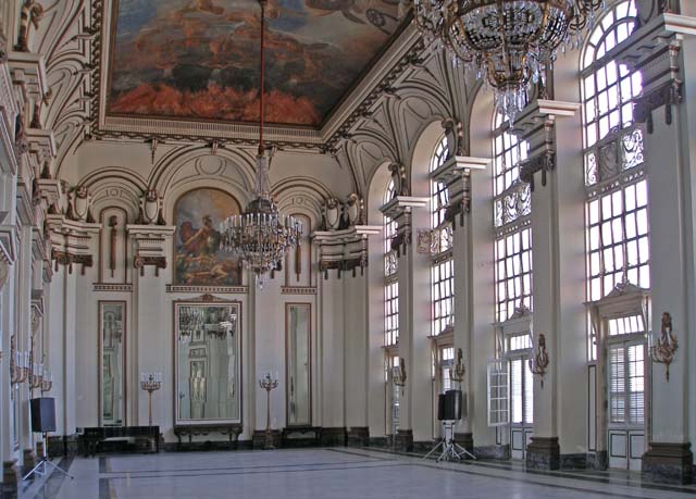 A magnificent hall upstairs.