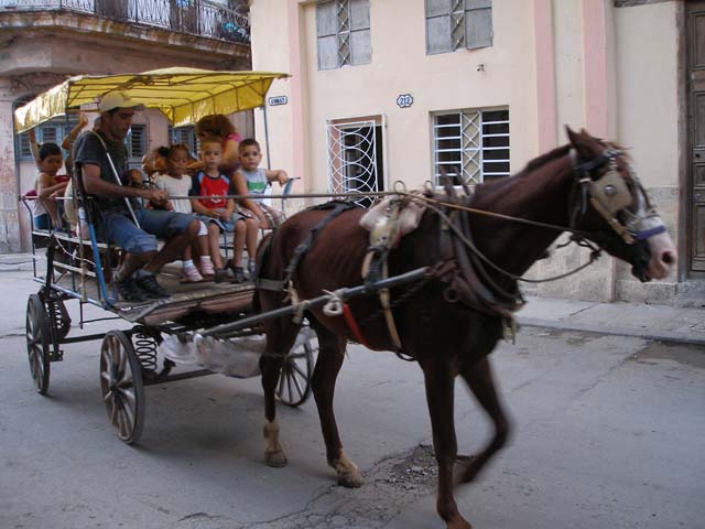 In Habana Centro: off to school?