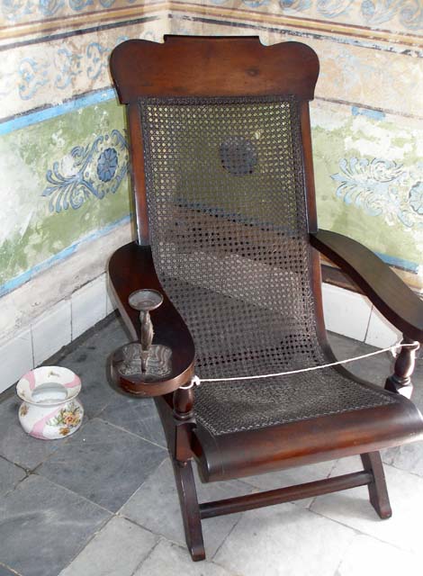 <em>Pajilla</em> smoking chair with built-in ashtray for the enjoyment of a fine cigar.