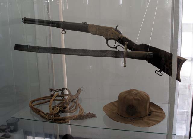 Weapons and a hat in the small museum display.