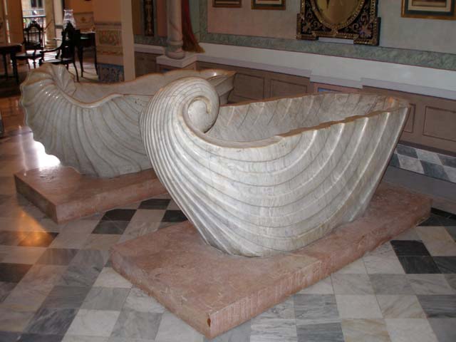 Cuban marble baths in the Museo de la Ciudad.