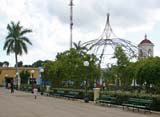 This seems to be the park where the locals gather, rather than Plaza Mayor.