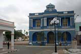 A building in Las Tunas - note the pedimented windows on the upper level.
