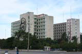 A building (Ministry of the Interior?) with a huge Che across from the memorial.