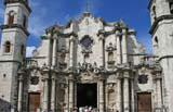 The main façade of the Catedral de San Cristóbal.