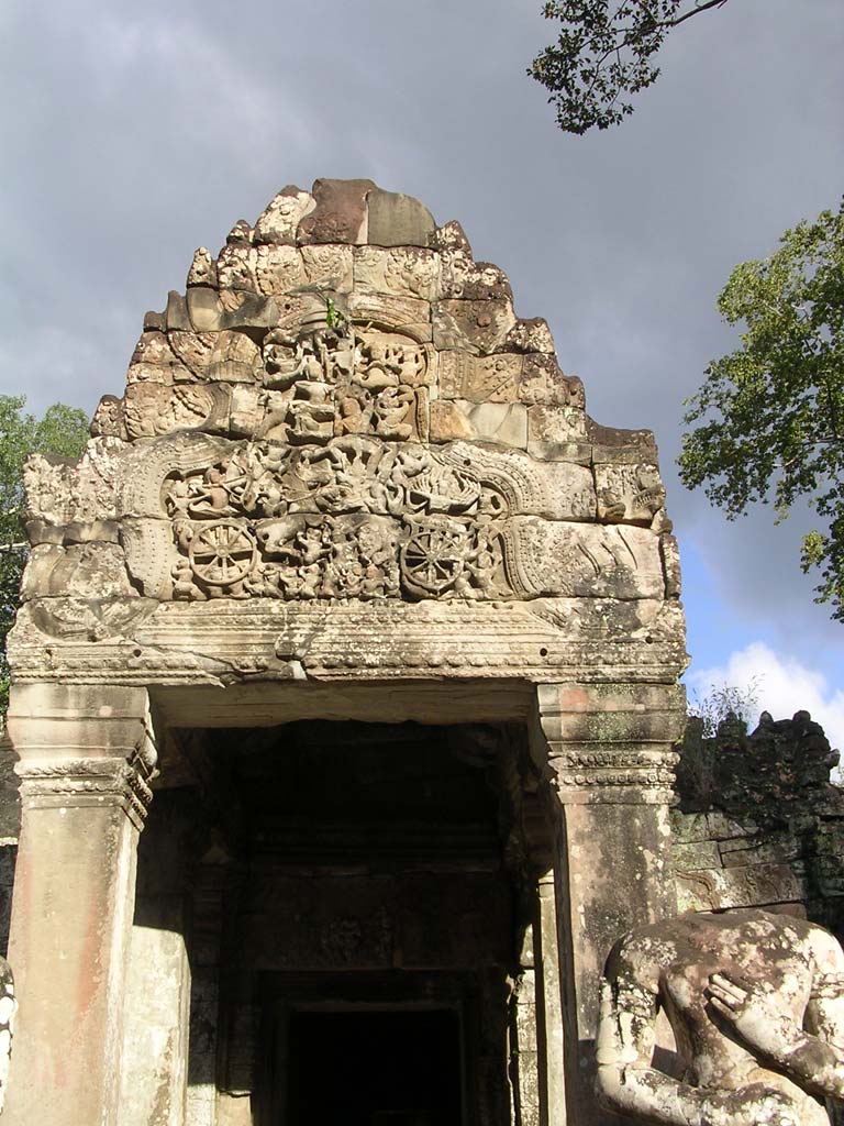 Carving of monkeys vs. demons (Hindu theme) on the lintel over that same entrance