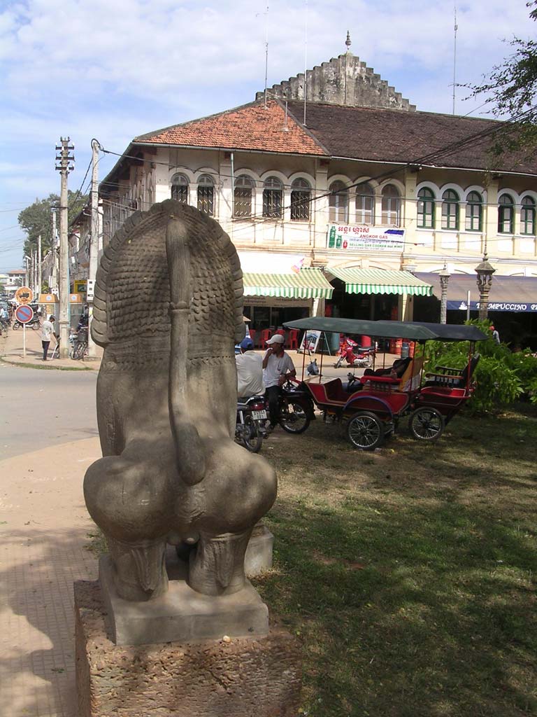 Provocative stone lion with tuk-tuks