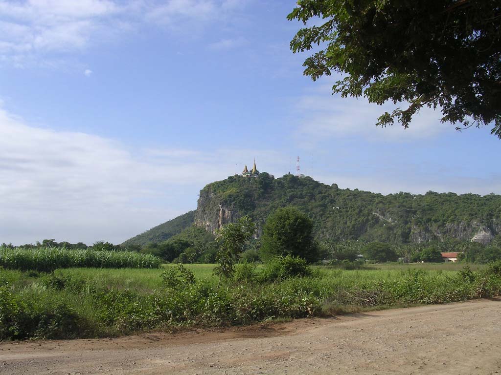 Approaching Phnom Sampeau