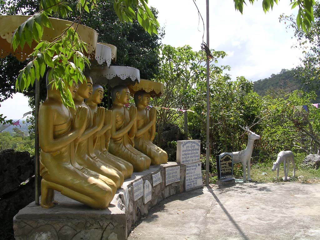 Golden monks at Wat Phnom Sampeau