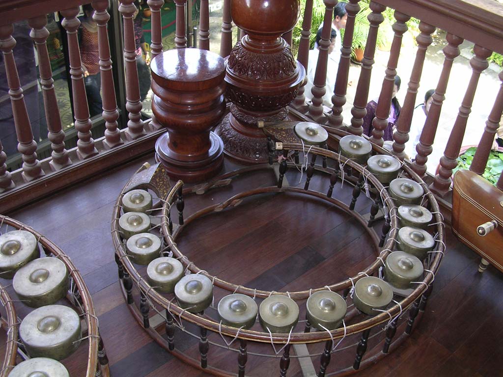 A gong play at the Silver Pagoda