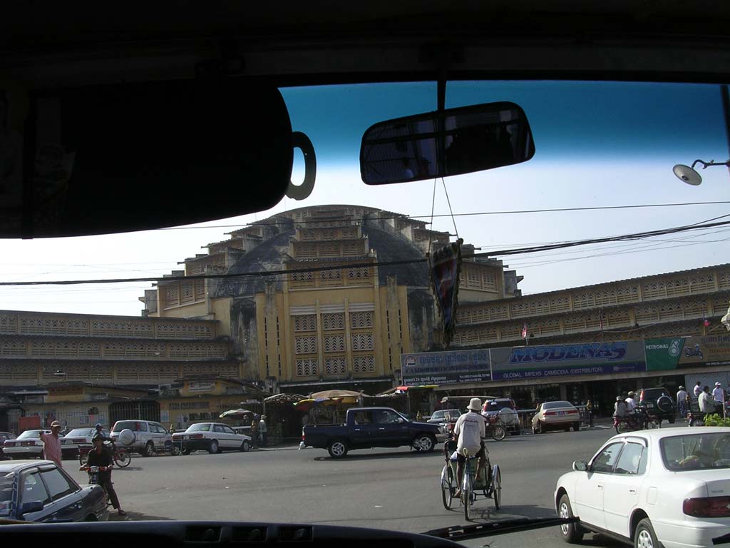 Psar Thmei from the bus (we didn't go in). Some say the central dome is one of the largest in the world.