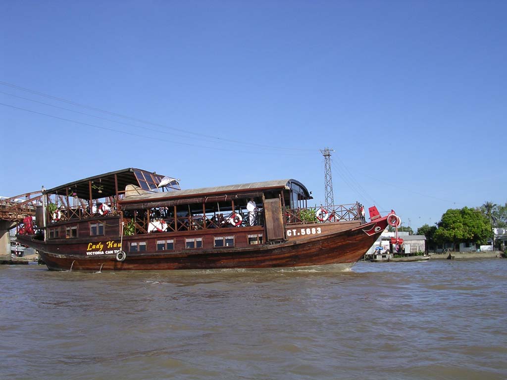 Passing the impressive 'Lady Hau', from the Victoria Hotel, Can Tho