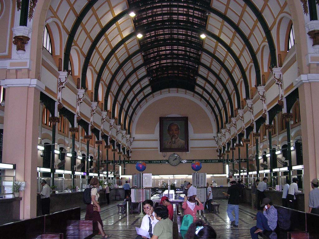 Inside the grand hall, with Ho Chi Minh's portrait (and Mary striding purposefully across from left of centre)
