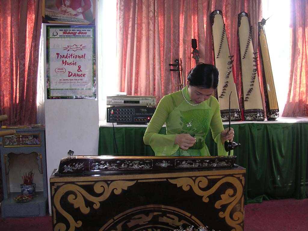In the music room: Ngo Tuyet Mai demonstrates the ethereal (but Hank-Marvin-echoed) dan bau