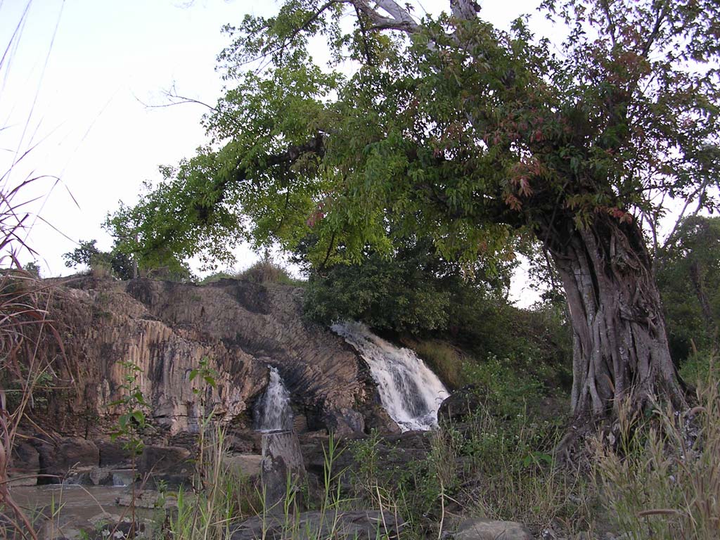 A smaller cascade to the side