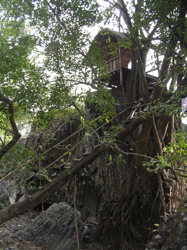 Another little observation hut perched on the rocks