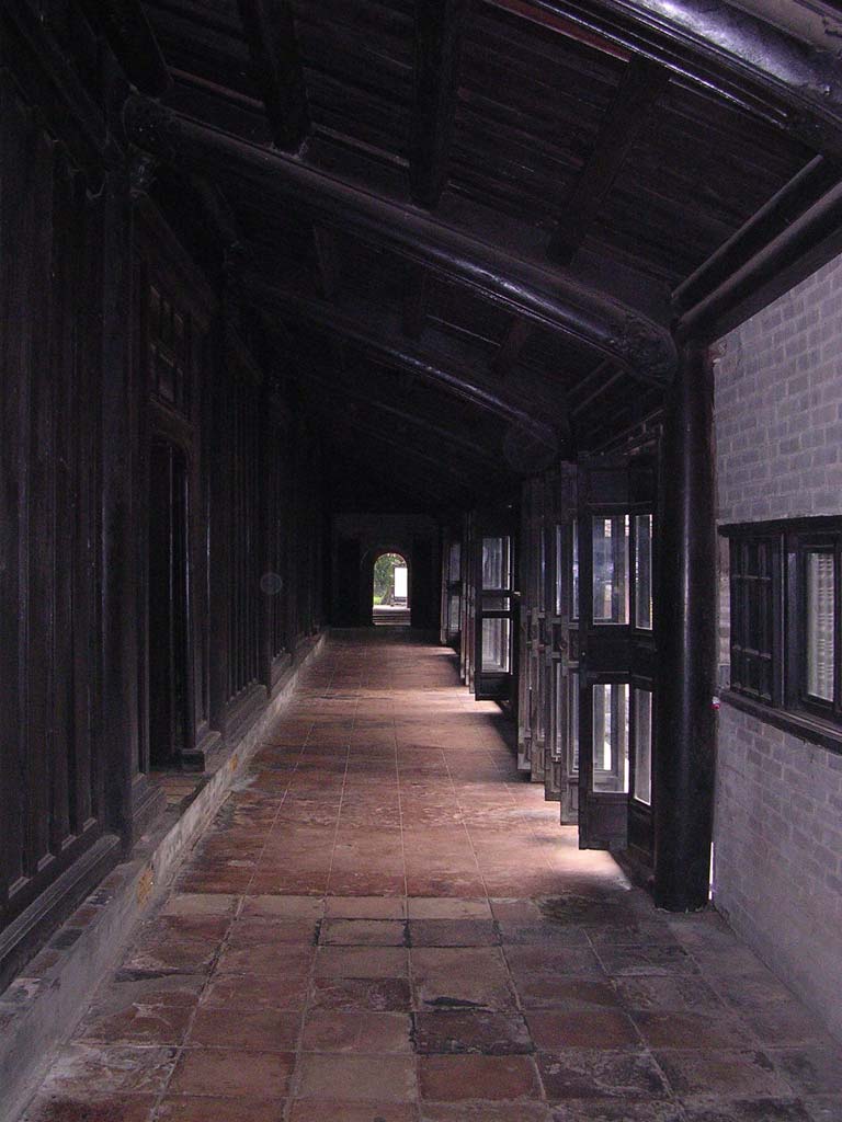 Another airy corridor