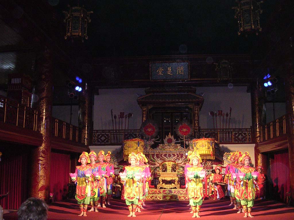 Getting set to make some interesting shapes with those lanterns