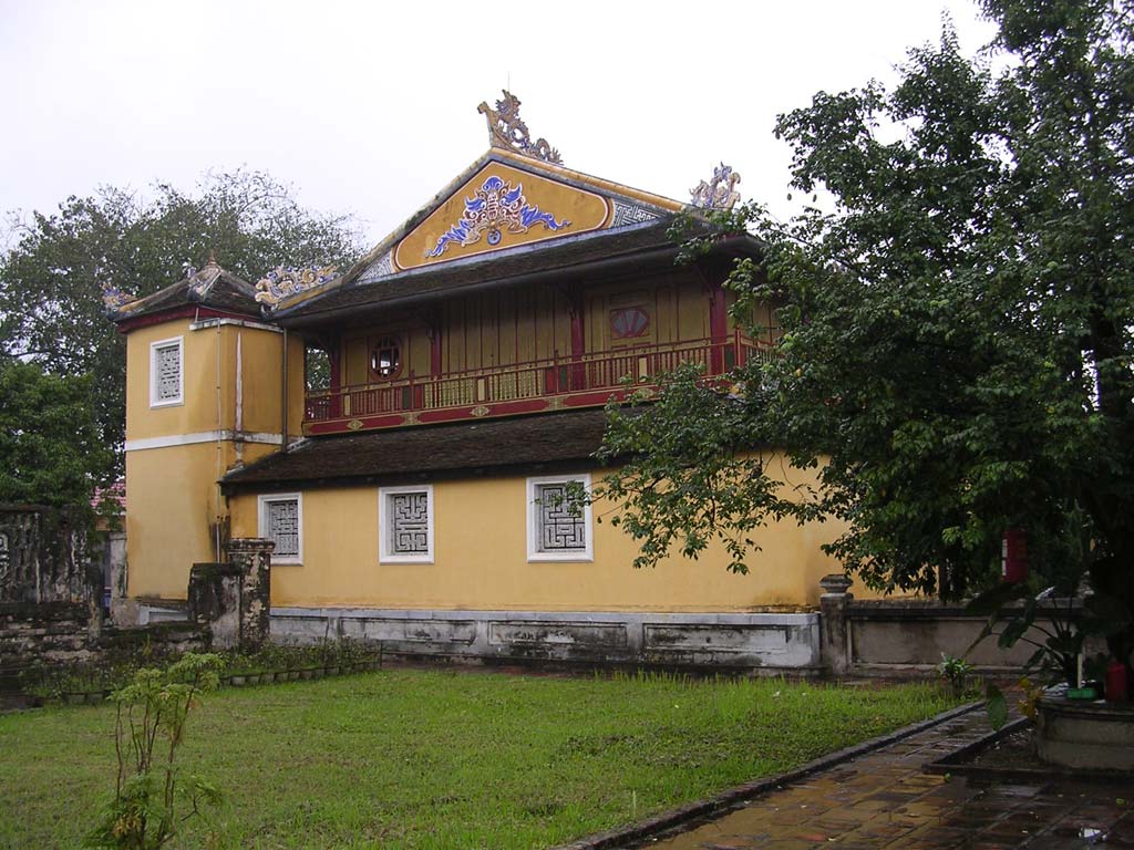 Side view of the Dien Tho Residence (?)
