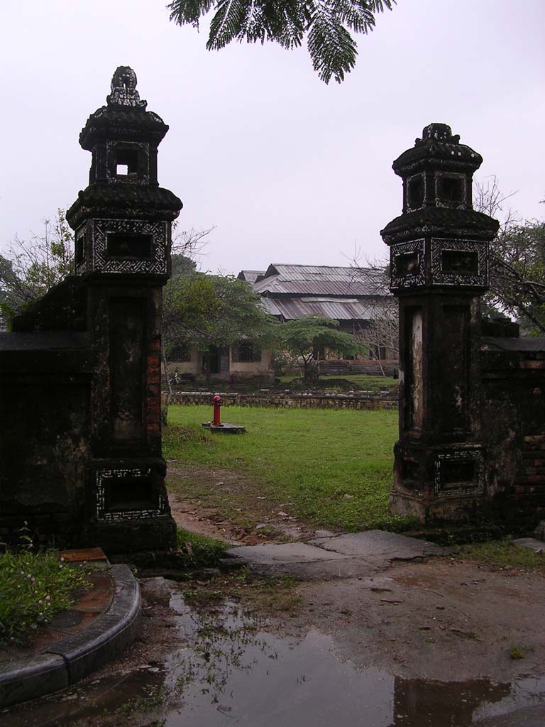 A side gate onto the street