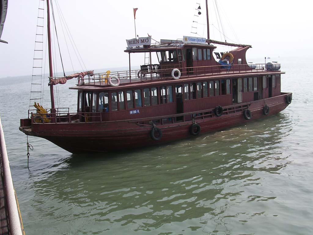 Our junk was too big and luxurious to dock, so we took this boat out to it