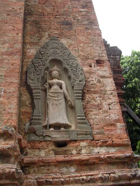 A well restored statue in a niche