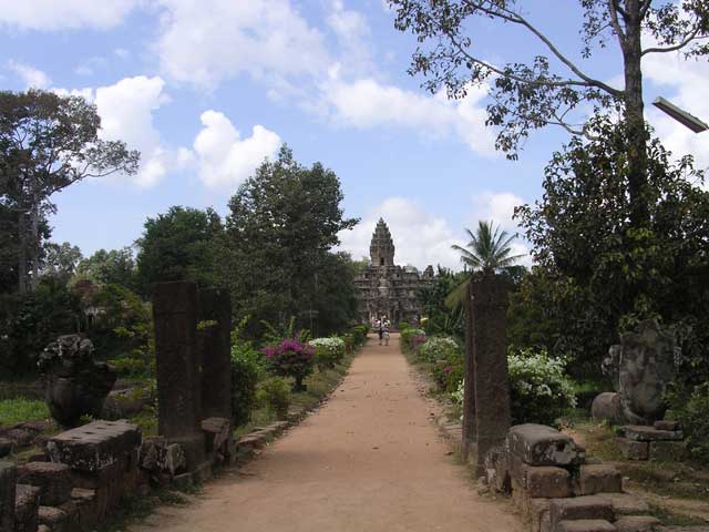 The garden walk to the temple