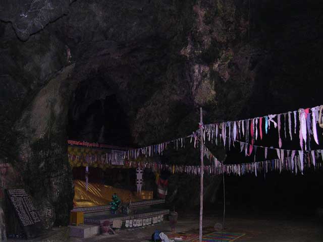 The big golden Buddha in the shrine