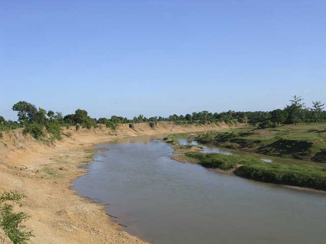 A curve in Stung Sangker, showing how it's scooped its bed out of the landscape