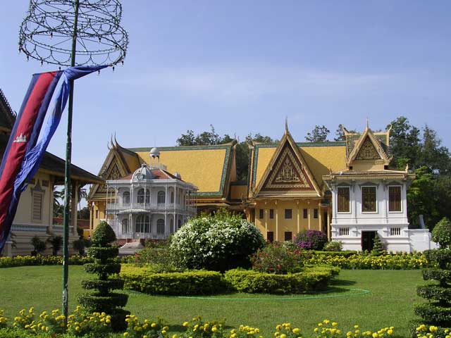 The Royal Offices (yellow) and the Royal Treasury on the right