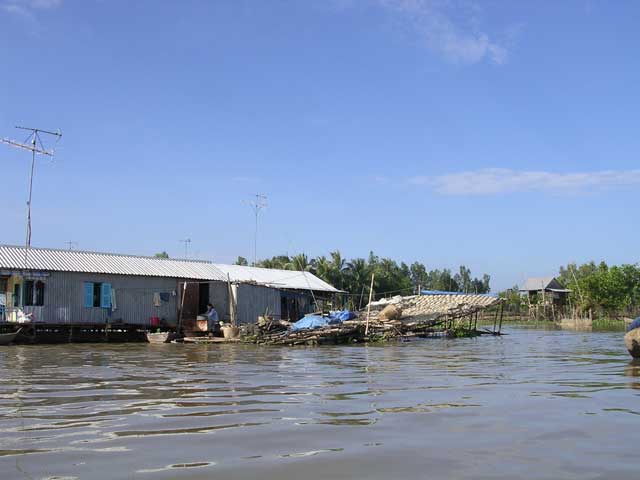 Not sure what's happened here: has something collapsed or is it supposed to be like that?