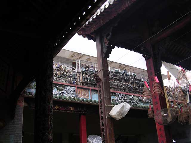 Elaborate decorations round the inside of the courtyard